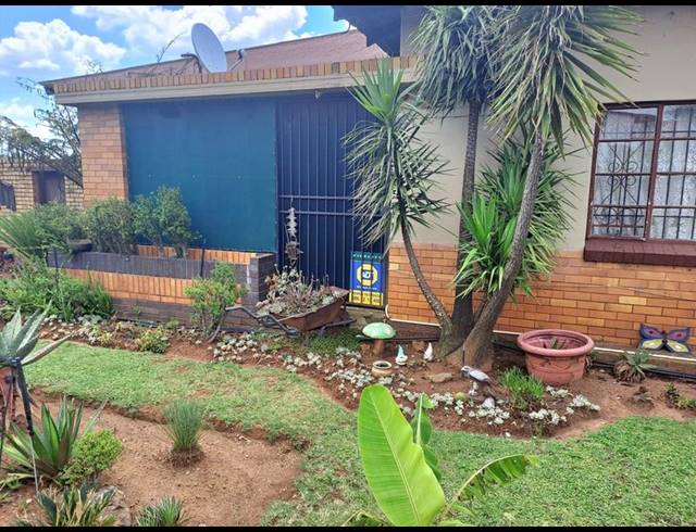 4 BEDROOM HOUSE FOR SALE IN KEMPTON PARK